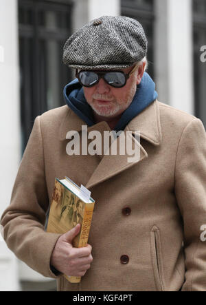 Londres, Royaume-Uni. Nov 7, 2017. Chris Evans vu quitter la BBC Radio 2 studios à Londres : crédit wfpa/Alamy live news Banque D'Images