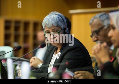 Bruxelles, Bxl, Belgique. 7 novembre 2017. Seyran Ates, avocat et militant allemand lors de la conférence sur "Islam et femmes" au siège du Parlement européen à Bruxelles, Belgique le 07.11.2017 par Wiktor Dabkowski crédit : Wiktor Dabkowski/ZUMA Wire/Alamy Live News Banque D'Images