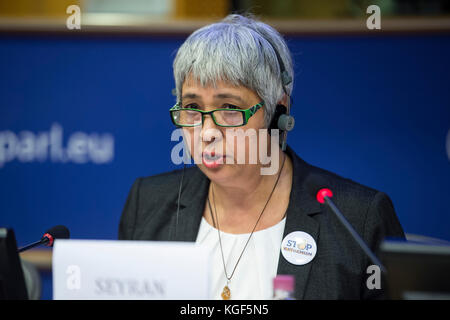 Bruxelles, Bxl, Belgique. 7 novembre 2017. Seyran Ates, avocat et militant allemand lors de la conférence sur "Islam et femmes" au siège du Parlement européen à Bruxelles, Belgique le 07.11.2017 par Wiktor Dabkowski crédit : Wiktor Dabkowski/ZUMA Wire/Alamy Live News Banque D'Images