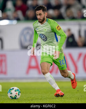 Wolfsburg, Allemagne. 5th novembre 2017. Yunus Malli de Wolfsburg en action pendant le match de football de Bundesliga VfL Wolfsburg vs Hertha BSC dans la Volkswagen Arena à Wolfsburg, Allemagne, 5 novembre 2017. - PAS DE SERVICE DE VIREMENT · crédit: Thomas Eisenhuth/dpa-Zentralbild/ZB/dpa/Alay Live News Banque D'Images