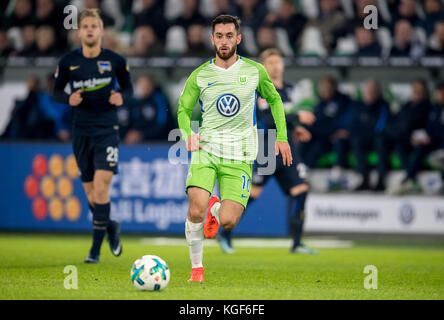 Wolfsburg, Allemagne. 5 novembre 2017. Yunus Malli de Wolfsburg en action lors du match de football de Bundesliga VfL Wolfsburg vs Hertha BSC dans la Volkswagen Arena de Wolfsburg, Allemagne, le 5 novembre 2017. - PAS DE SERVICE - crédit : Thomas Eisenhuth/dpa-Zentralbild/ZB/dpa/Alamy Live News Banque D'Images