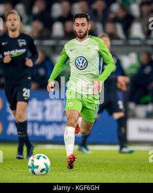 Wolfsburg, Allemagne. 5 novembre 2017. Yunus Malli de Wolfsburg en action lors du match de football de Bundesliga VfL Wolfsburg vs Hertha BSC dans la Volkswagen Arena de Wolfsburg, Allemagne, le 5 novembre 2017. - PAS DE SERVICE - crédit : Thomas Eisenhuth/dpa-Zentralbild/ZB/dpa/Alamy Live News Banque D'Images