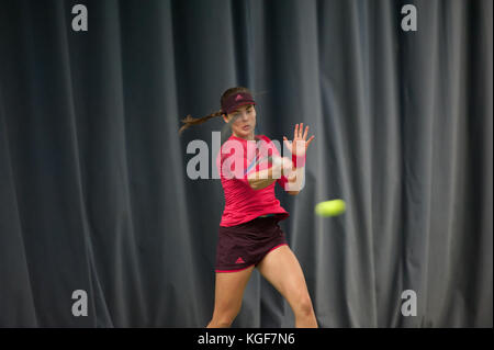 Shrewsbury, Shropshire. 7 novembre 2017. Maia LUMSDEN de Glasgow, en Écosse, au Royaume-Uni, a battu Ana VRLJIC de Zagreb, en Croatie 6-1, 6-3 dans la 1ère ronde de l'Aegon GB Pro-Series $25 K tennis pour Femme du Shrewsbury Club, Shrewsbury, Shropshire, Royaume-Uni. Lumsden a remporté son deuxième titre Pro Singles à Sunderland la semaine dernière. Crédit : RICHARD DAWSON/Alay Live News Banque D'Images