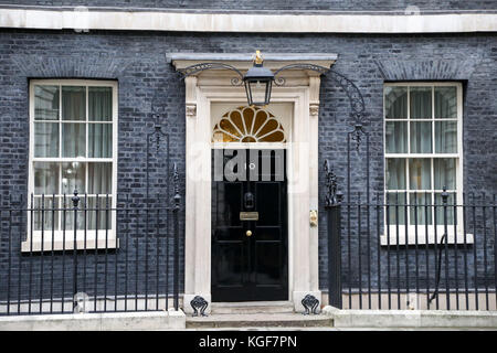 Downing street. Londres, Royaume-Uni. Nov 7, 2017. Vue générale, au 10, Downing Street. 10 Downing street communément connu au Royaume-Uni sous le numéro 10, est le siège du gouvernement du Royaume-Uni et la résidence officielle et le bureau du premier lord du Trésor, un poste qui, pour une grande partie de la 18e et 19e siècle et depuis 1905, a été occupé par le premier ministre. crédit : dinendra haria/Alamy live news Banque D'Images