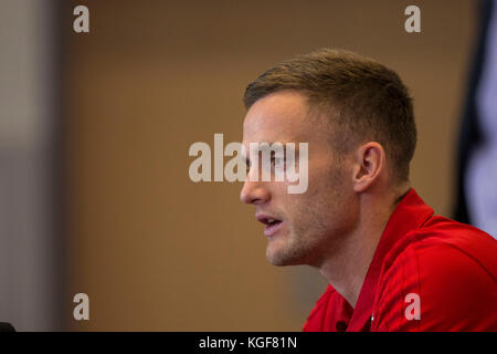 Hensol, pays de Galles, Royaume-Uni. 7 novembre 2017. Andy King du pays de Galles fait face à la presse avant les matchs amicaux internationaux contre la France et le Panama. Crédit : Mark Hawkins/Alamy Live News Banque D'Images