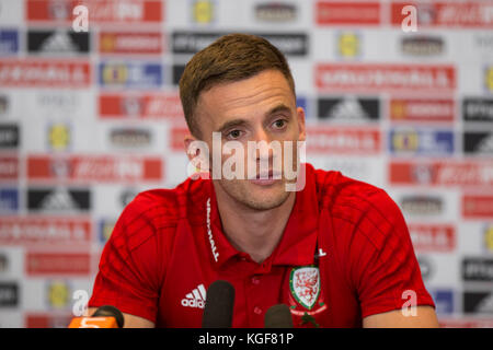 Hensol, pays de Galles, Royaume-Uni. 7 novembre 2017. Andy King du pays de Galles fait face à la presse avant les matchs amicaux internationaux contre la France et le Panama. Crédit : Mark Hawkins/Alamy Live News Banque D'Images