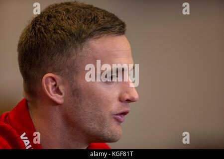 Hensol, pays de Galles, Royaume-Uni. 7 novembre 2017. Andy King du pays de Galles fait face à la presse avant les matchs amicaux internationaux contre la France et le Panama. Crédit : Mark Hawkins/Alamy Live News Banque D'Images