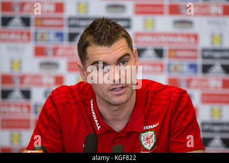 Hensol, pays de Galles, Royaume-Uni. 7 novembre 2017. Sam Vokes, du pays de Galles, affronte la presse avant les matchs amicaux internationaux contre la France et le Panama. Crédit : Mark Hawkins/Alamy Live News Banque D'Images