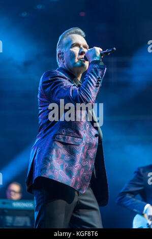 Birmingham, Royaume-Uni. 6 novembre 2017. ABC au Symphony Hall de Birmingham dans le cadre de leur tournée XYZ Credit : Ken Harrison/Alamy Live News Banque D'Images