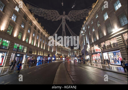 Regent Street, Londres, Royaume-Uni. 7 novembre 2017. La première rue commerçante du West End se prépare pour Noël, les lumières à thème angélique de Regent Street sont allumées le 16 novembre. Crédit : Malcolm Park/Alay Live News. Banque D'Images