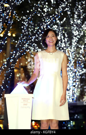 Tokyo, Japon. Nov 7, 2017. L'Actrice et pianiste nao matsushita assiste à la cérémonie d'allumage de l'éclairage de Noël au Roppongi Hills Shopping Mall à Tokyo le mardi 7 novembre, 2017. quelque 1,2 million de lumières led le long du côté de l'keyakizaka street sera éclairé par le jour de Noël. crédit : yoshio tsunoda/aflo/Alamy live news Banque D'Images