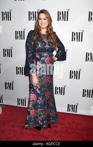 Nashville, Tennessee, USA. Nov 7, 2017. Hilary Williams. 2017 bmi country awards tenue au siège de l'imc music row. Crédit photo : laura farr/admedia crédit : laura farr/admedia/zuma/Alamy fil live news Banque D'Images