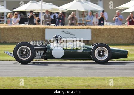 1967 lotus 49 Ford Cosworth mené par Damon Hill à Goodwood festival of speed 2015 Banque D'Images