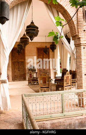 Terrasse rustique arabe avec une partie du reste au Maroc Banque D'Images