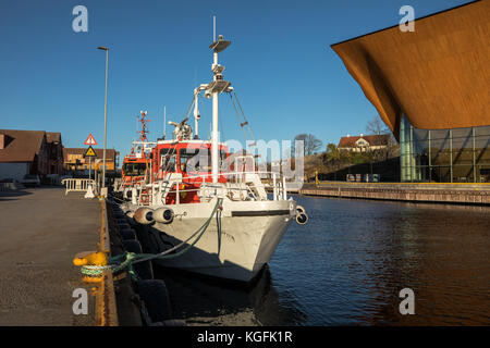 Kristiansand, Norvège - 5 novembre 2017 : bateaux pilotes amarrés dans le port de Lagmannsholmen Banque D'Images