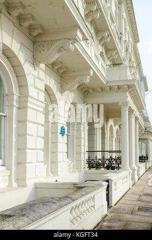 Rangée de grand victorian maisons mitoyennes à Elliot terrasse donnant sur l'Hoe de Plymouth, UK Banque D'Images
