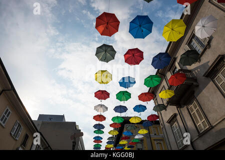 La Suisse, le canton du Tessin, Lugano,parasols Banque D'Images