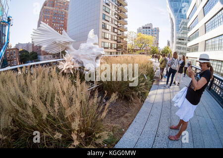 Sur la sculpture des mutations Chelsea High Line, Sphinx Joachim par Marguerite Humeau. Ligne haute , New York, NY, États-Unis d'Amérique. Banque D'Images