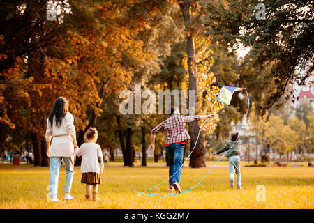 Family in park Banque D'Images