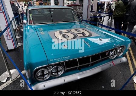 Vue de face d'une voiture de course 1964 Mercury Comet Cyclone, conduite par Emanuele Pirro et Roger Wills, exposée au Regents Street Motor Show 2017. Banque D'Images