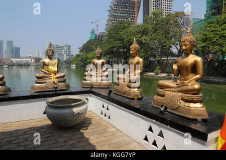 Seema Malaka Temple Colombo Sri Lanka Statues de Bouddha Thaï dans différents mudras Banque D'Images