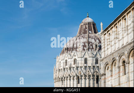 La cathédrale de Pise (en italien : la cathédrale Metropolitana Primaziale di Santa Maria Assunta; Duomo di Pisa) est une cathédrale catholique médiévale dédiée à la ville Banque D'Images