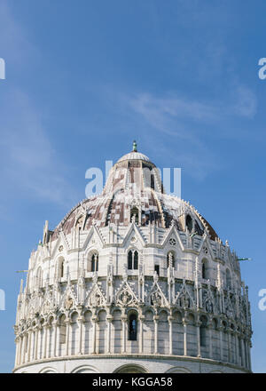 La cathédrale de Pise (en italien : la cathédrale Metropolitana Primaziale di Santa Maria Assunta; Duomo di Pisa) est une cathédrale catholique médiévale dédiée à la ville Banque D'Images