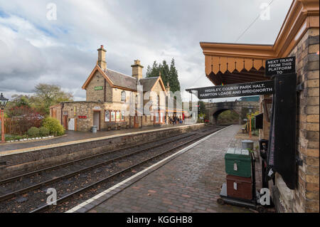 L'automne à Arley Station sur la Severn Valley Railway, Worcestershire, Angleterre, RU Banque D'Images