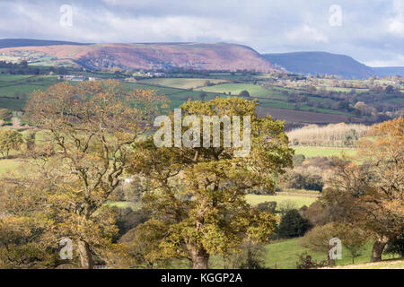 Au cours de l'automne campagne Monmouthshire et les lointaines montagnes noires, Pays de Galles, Royaume-Uni Banque D'Images