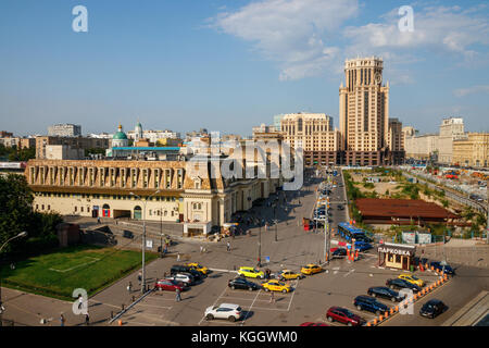 Vue aérienne de la gare Paveletskaya et Paveletskaya Square et un immeuble de bureaux de Grant Prideco. Moscou, Russie. Banque D'Images