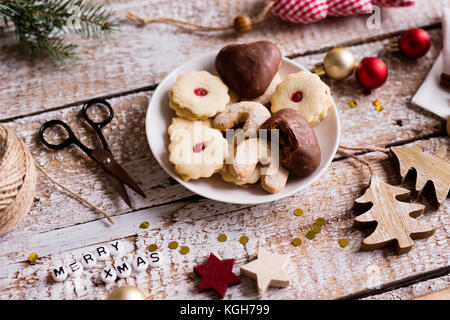 Composition de noël sur un fond de bois. Banque D'Images