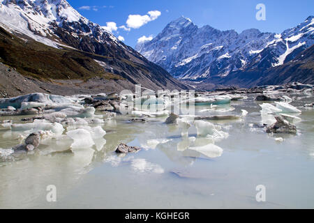 Les icebergs sur hooker lake, immédiatement sous l'Aoraki/Mont Cook Banque D'Images