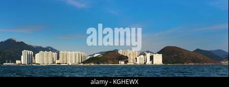 Une vue panoramique de l'Ap Lei Chau island, vu de l'Orient Lamma Channel. Banque D'Images