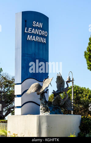 Un panneau à l'entrée de la San Leandro Marina sur la baie de San Francisco Banque D'Images