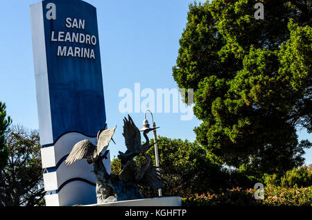 Un panneau à l'entrée de la San Leandro Marina sur la baie de San Francisco Banque D'Images