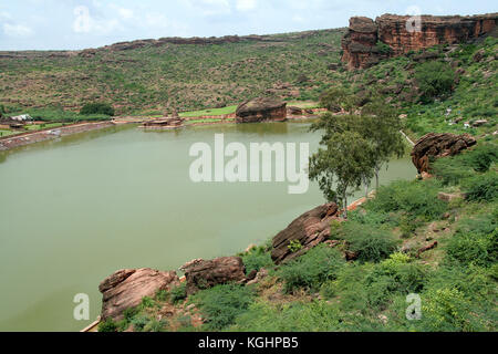 Agasthya teertha historique lac à badami, Karnataka, Inde, Asie Banque D'Images