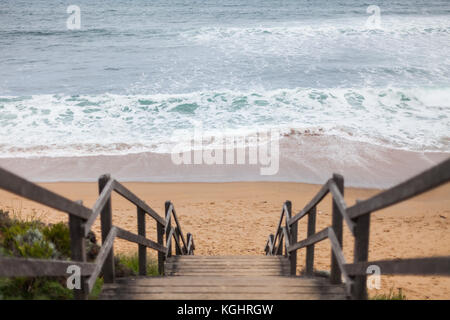 Escalier en bois menant à la célèbre Bells Beach, situé à Torquay, Victoria Banque D'Images