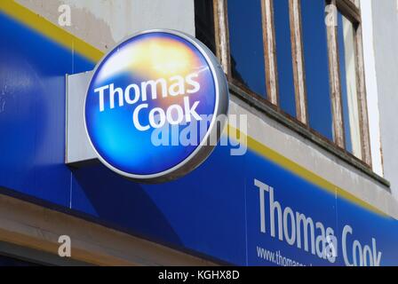 La signalisation sur l'extérieur d'une succursale de Thomas Cook Travel Agents à Hastings, East Sussex, Angleterre le 9 mars 2009. Banque D'Images