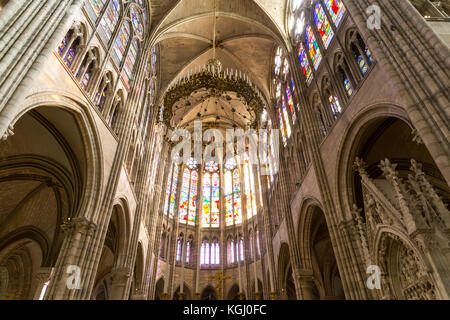 Intérieur de la basilique Saint-Denis, Paris, France. Banque D'Images