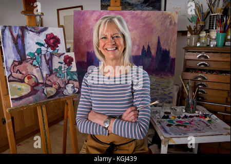 Copiste Susie Ray dans son studio de Cornwall. Banque D'Images