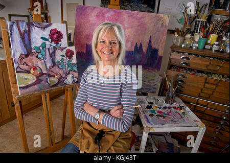 Copiste Susie Ray dans son studio de Cornwall. Banque D'Images