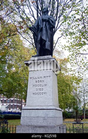 Statue en bronze de William Pitt le jeune, le plus jeune premier ministre britannique, érigée en 1831, Hanover Square, Londres, Royaume-Uni Banque D'Images