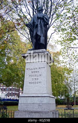 Statue en bronze de William Pitt le Jeune, plus jeune premier ministre de la Grande-Bretagne, construit 1831, Hanover Square, Londres, UK Banque D'Images