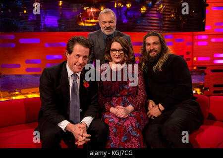 (Gauche-droite) Hugh Grant, Sarah Millican, Graham Norton et Jason Momoa pendant le tournage du Graham Norton Show aux London Studios, dans le sud de Londres, devant être diffusé sur BBC One vendredi soir. Banque D'Images