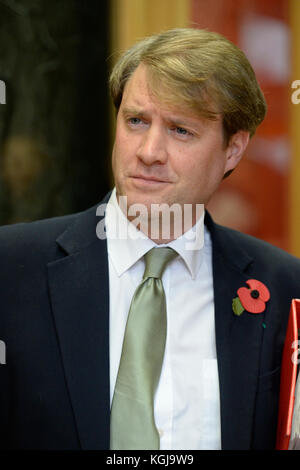 Edinburgh, Ecosse, Royaume-Uni. 05Th nov, 2017. Robin Walker mp, sous-secrétaire parlementaire d'État à la sortie de l'Union européenne, arrive à s'exprimer devant la délégation de pouvoirs du parlement écossais et de réforme du droit de l'Union européenne (retrait) Le projet de loi, Ken crédit : jack/Alamy live news Banque D'Images