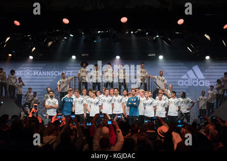 Berlin, Allemagne . 07Th Nov, 2017. Sur la scène - au cours de l'exposé, DFB, Jersey présentation pour la prochaine Coupe du Monde 2018 en Russie - WM 2018, la base Berlin, Uferhallen, Foto : Uwe Koch/fotobasis.org Crédit : Uwe Koch/Alamy Live News Banque D'Images