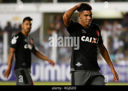 Santos, Brésil. 08 novembre 2017. Paulinho lors du match entre Santos et Vasco tenu au Estádio Urbano Caldeira, Vila Belmiro, à Santos. Le match est valable pour le 33ème tour du Brasileirão 2017. Crédit : Marco Galvão/FotoArena/Alamy Live News Banque D'Images