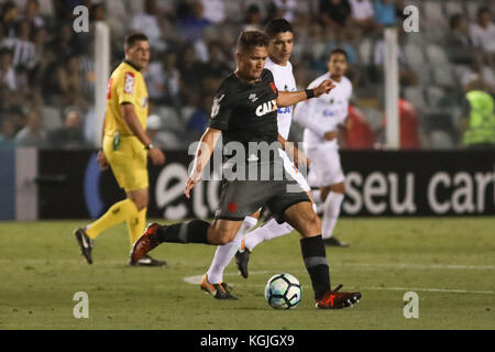 Santos, au Brésil. 05Th nov, 2017. jean pendant le jeu entre santos et vasco tenue au stade urbain caldeira, Vila Belmiro, à Santos. La comparaison n'est valable que pour la 33e manche du Brasileirão 2017. crédit : Ricardo moreira/fotoarena/Alamy live news Banque D'Images