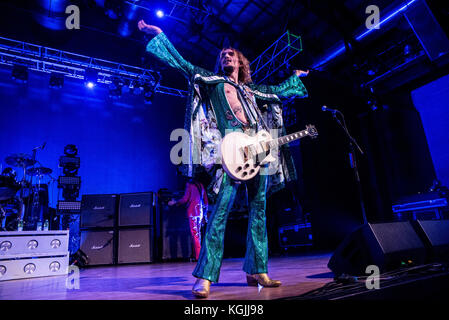 Milan, Italie. 08 novembre 2017. Justin Hawkins se produit avec les ténèbres à Alcatraz à Milan, Italie 8 novembre 2017 crédit : Alberto Gandolfo/Alamy Live News Banque D'Images