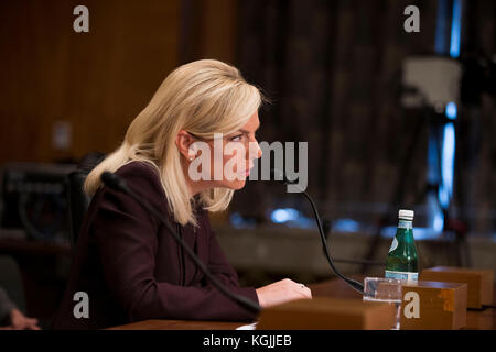 Washington DC, États-Unis. 8 novembre 2017. Kirstjen Nielsen lors de son audition de confirmation devant la Commission du Sénat américain sur la sécurité intérieure et les affaires gouvernementales à Capitol Hill à Washington le 8 novembre 2017. Crédit: Alex Edelman/CNP /MediaPunch crédit: MediaPunch Inc/Alay Live News Banque D'Images